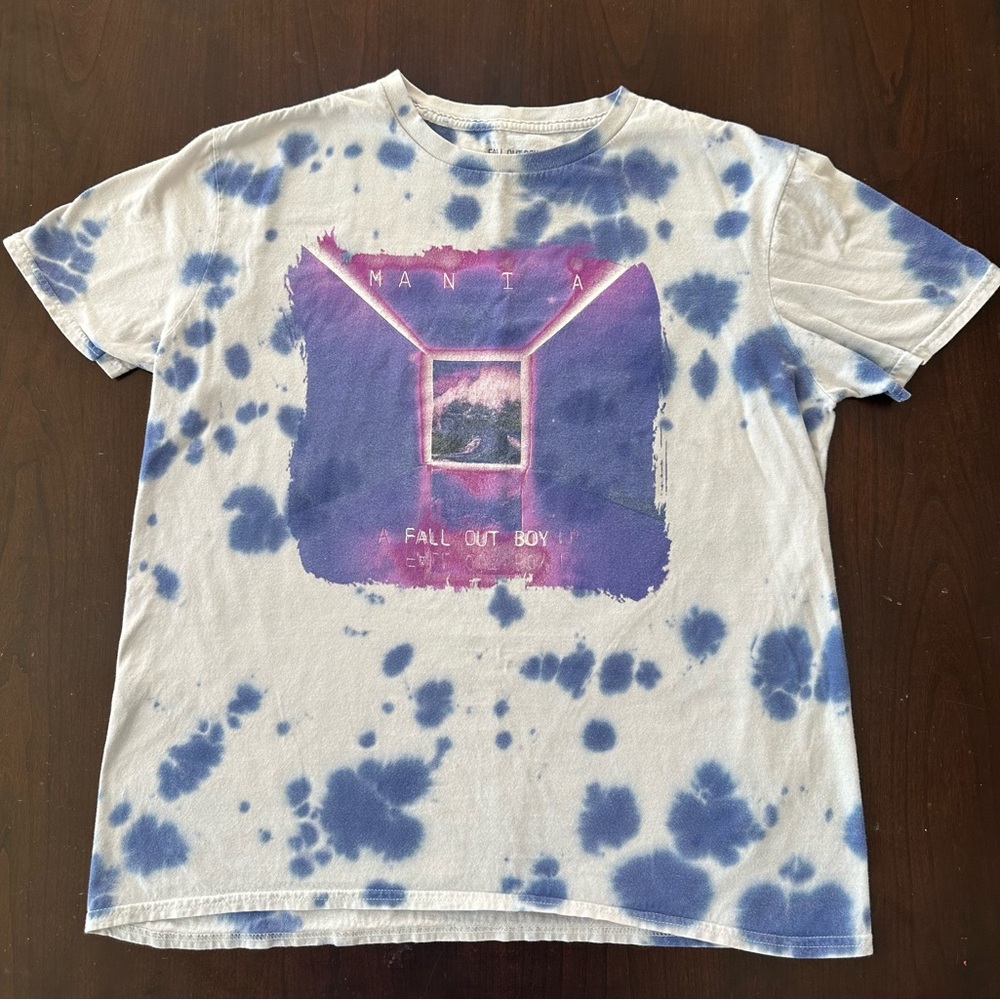 Fall Out Boy Mania tour shirt (Med)